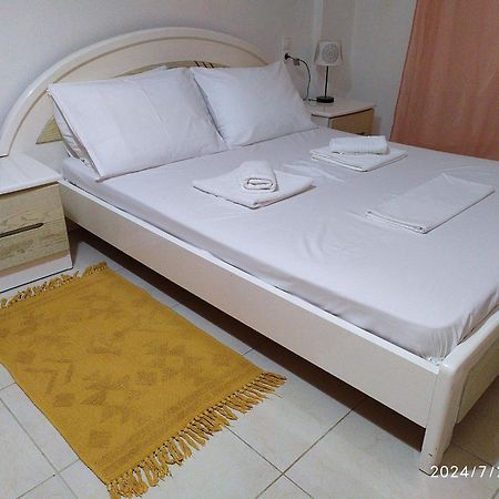 Georgia'S Family Apartment Ираклио Екстериор снимка
