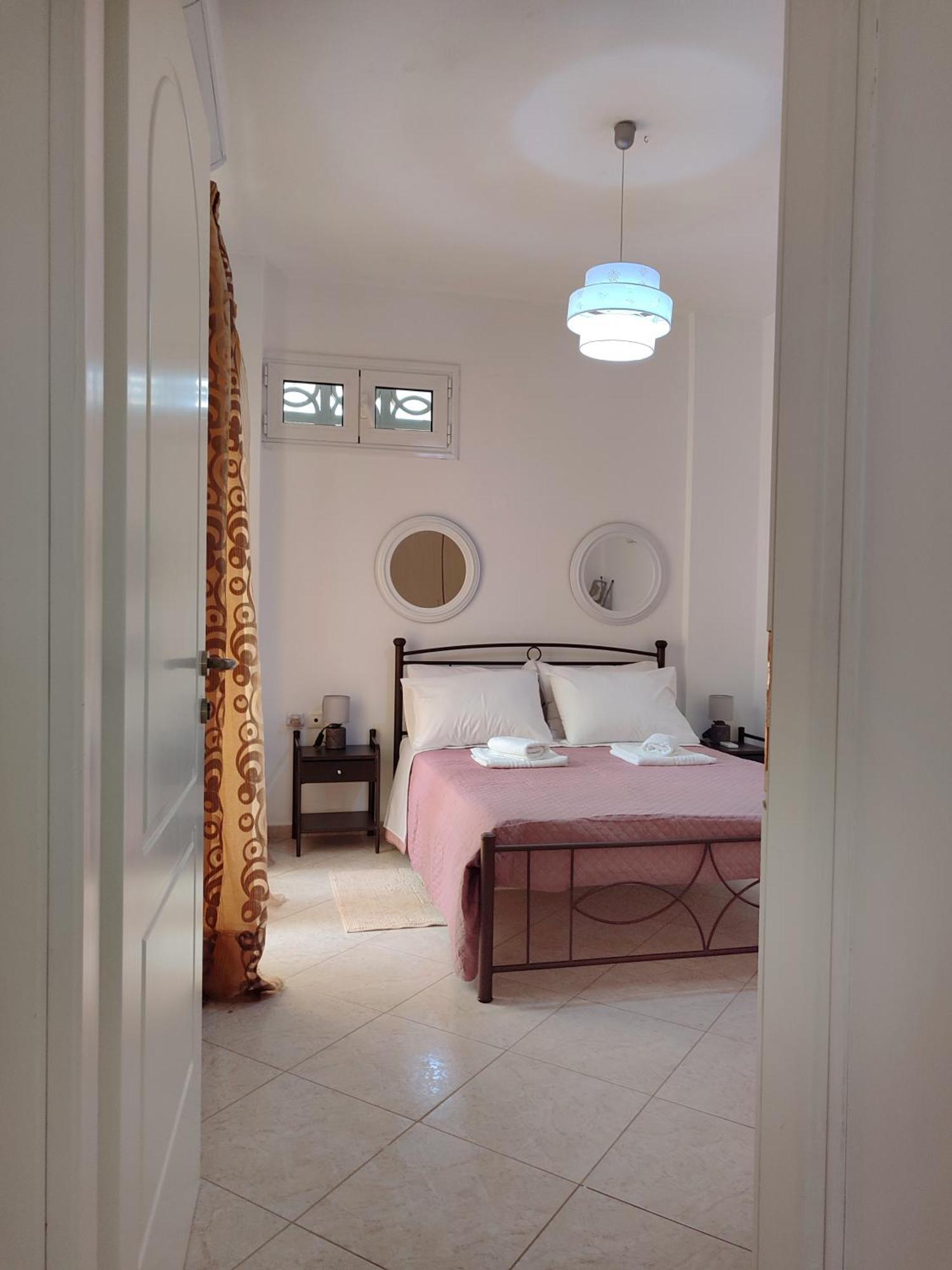 Georgia'S Family Apartment Ираклио Екстериор снимка