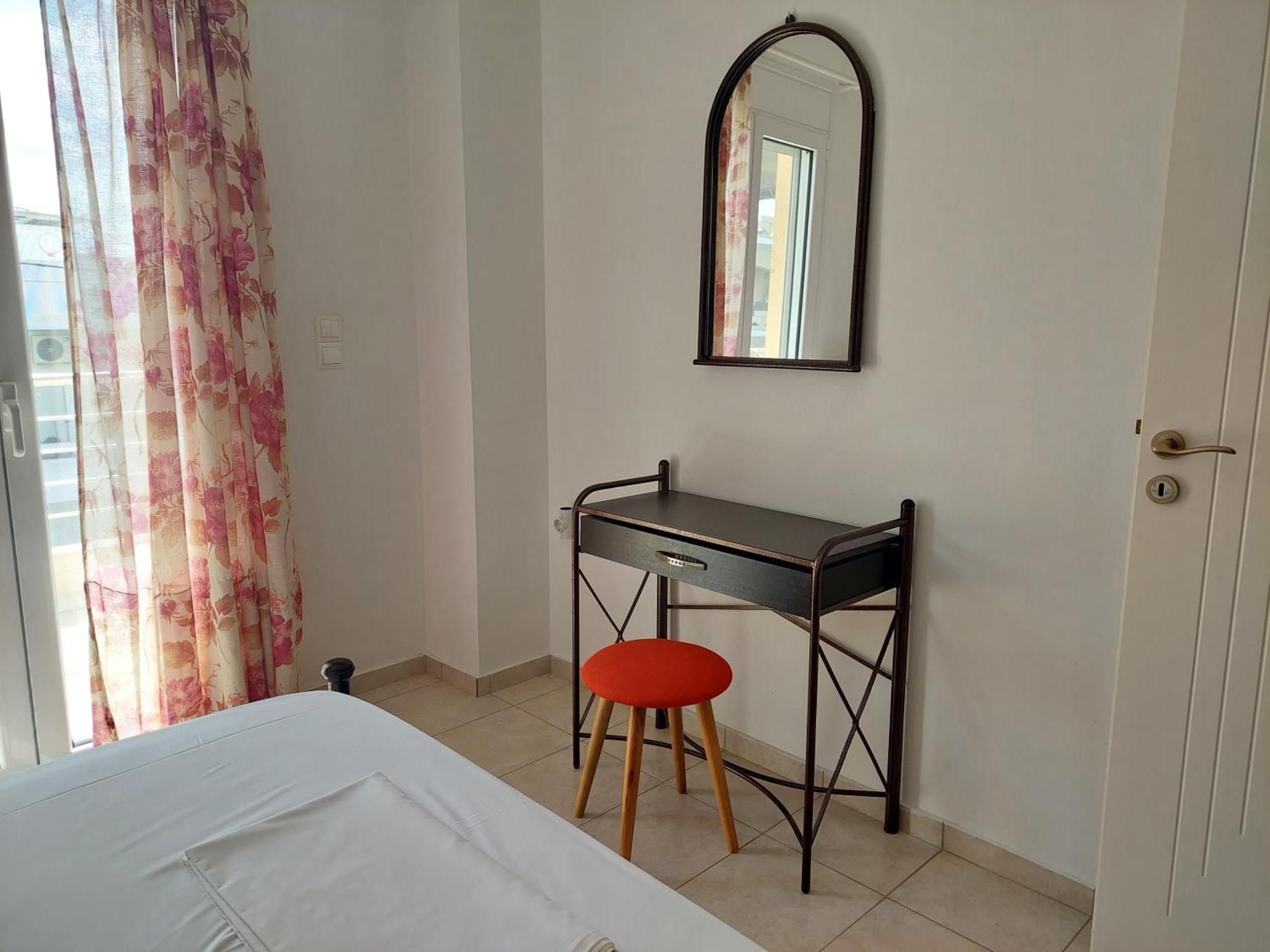 Georgia'S Family Apartment Ираклио Екстериор снимка