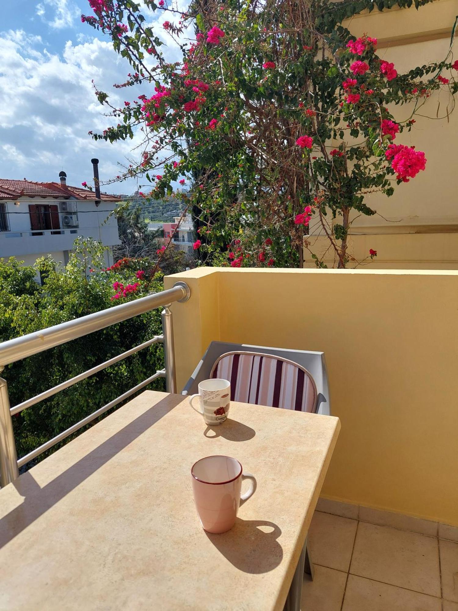 Georgia'S Family Apartment Ираклио Екстериор снимка
