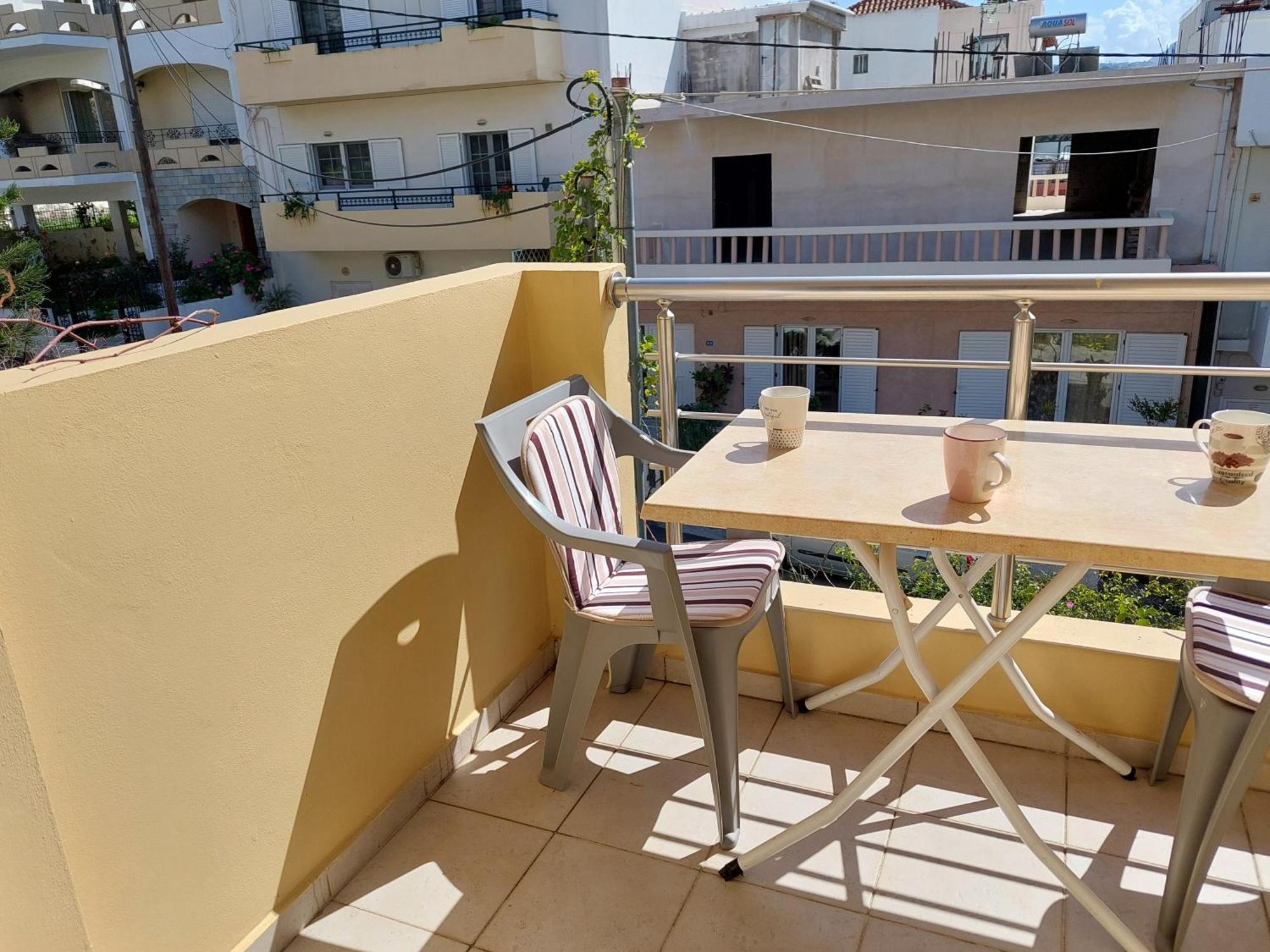 Georgia'S Family Apartment Ираклио Екстериор снимка