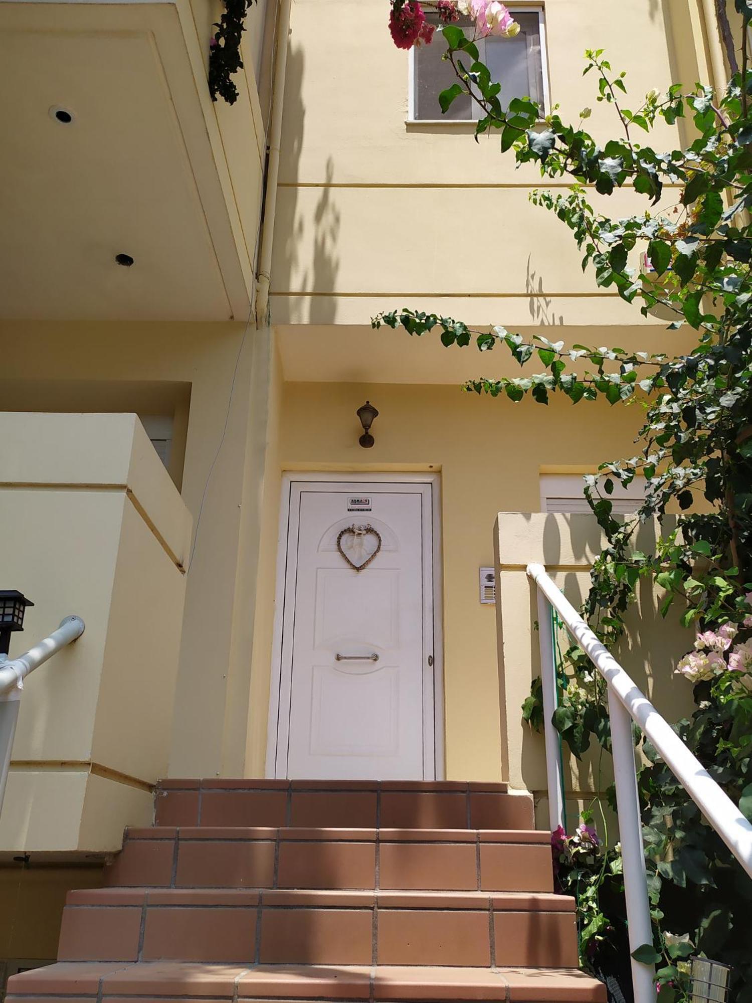 Georgia'S Family Apartment Ираклио Екстериор снимка