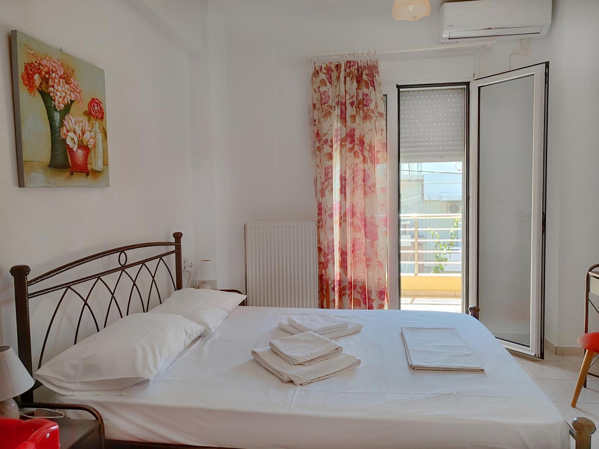 Georgia'S Family Apartment Ираклио Екстериор снимка