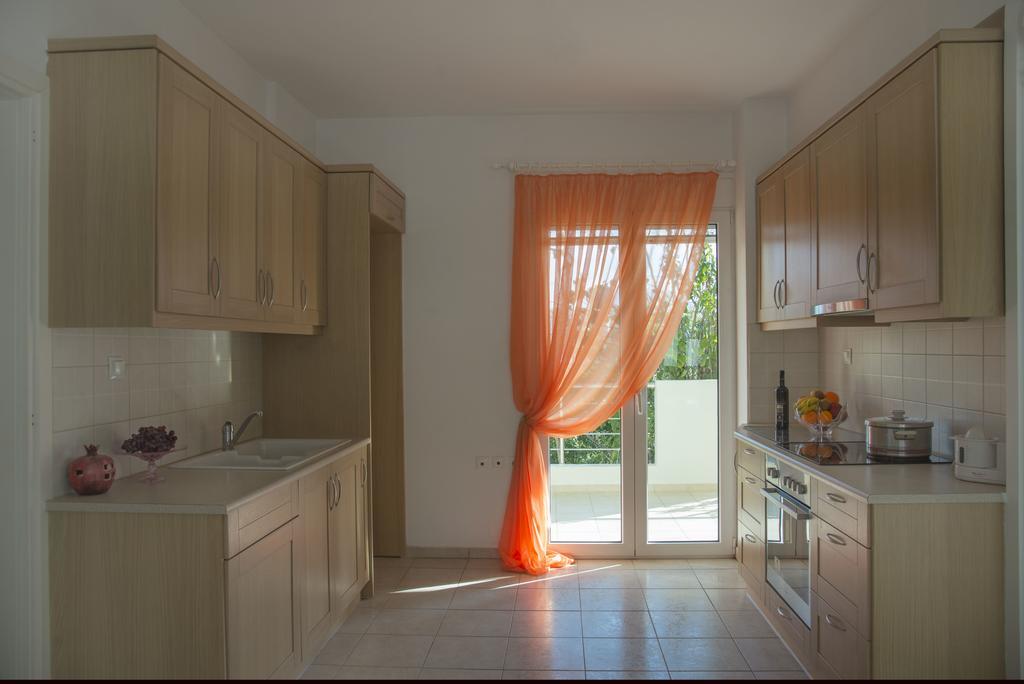 Georgia'S Family Apartment Ираклио Екстериор снимка